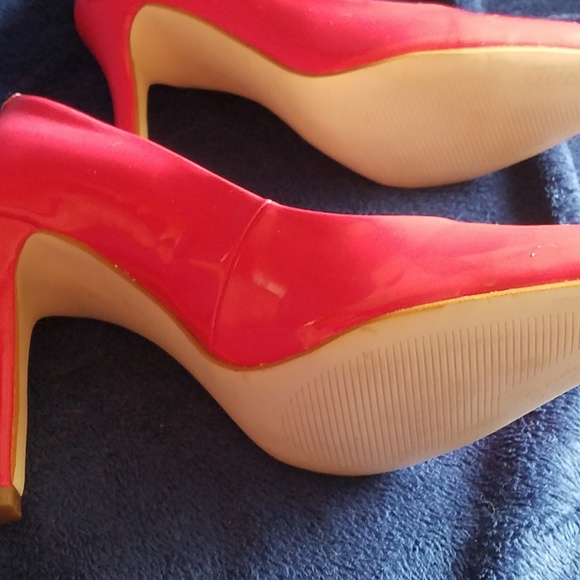 Punch (Hot Pink) Guess Pumps - Picture 2 of 2